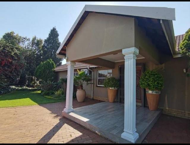 4 BEDROOM HOUSE FOR SALE IN GOLF PARK
